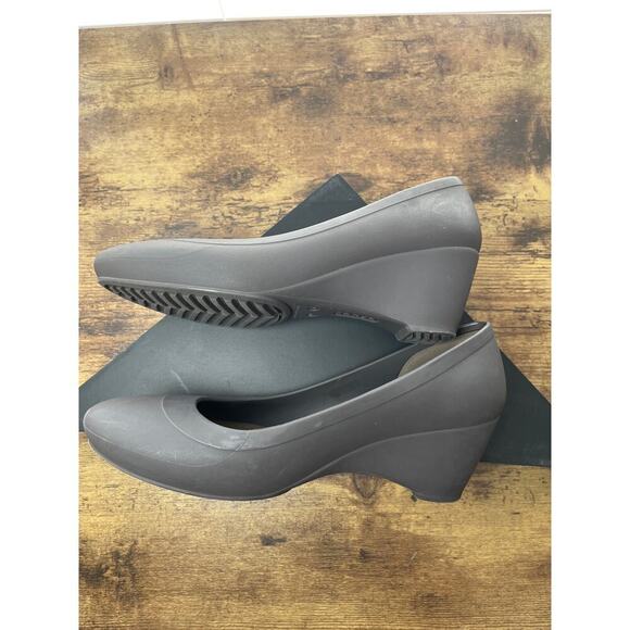 Crocs Womens 6 W Taupe Lina Wedge Pump Comfort with Style Summer - Picture 3 of 7